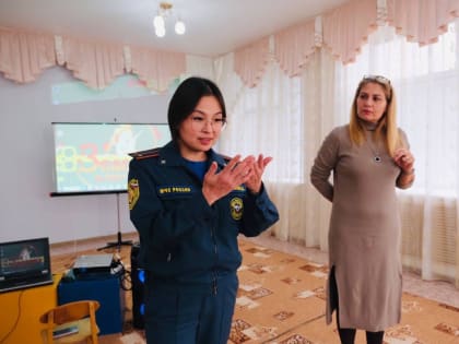 Сотрудники МЧС провели урок безопасности в детском саду