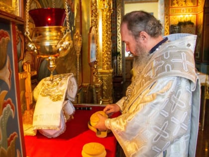 В попразднство Рождества Христова архиепископ Юстиниан совершил Литургию в Казанском храме Элисты 