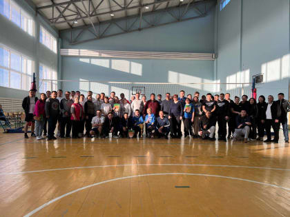 Чиновники Калмыкии соревновались на спортивной площадке