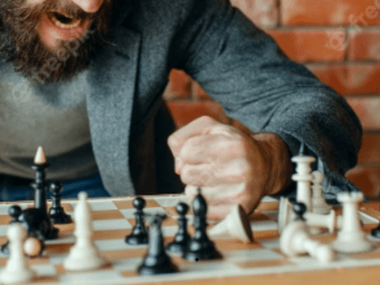 73-летний элистинец нанес ножевые ранения оппонентам в шахматы