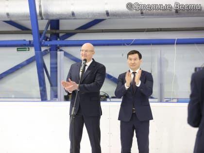 Юные хоккеисты Калмыкии встретились с вице-премьером РФ Дмитрием Чернышенко