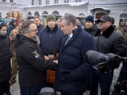 ЛДПР передала бойцам СВО 23 автомобиля и БТР