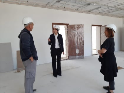 Гиляна Аюшева провела мониторинг капитального ремонта МБОУ "СОШ №10 им. Бембетова В.А."