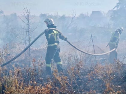 Огнеборцы не допустили распространения огня!!!