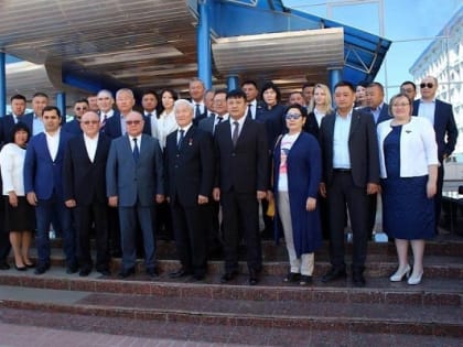 Депутаты получили удостоверение об избрании в Народный хурал 7-го созыва