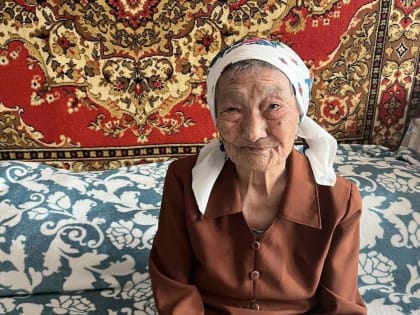 Владимир Путин поздравил элистинку с 95-летием