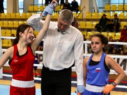 В Элисте завершились соревнования по боксу среди девушек