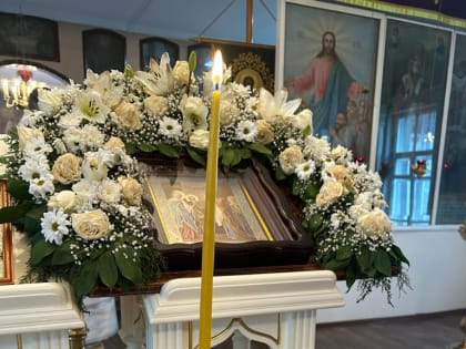 В Крестовоздвиженской церкви Элисты верующих угостили борцогами