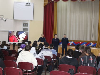 Сотрудники УФСИН Калмыкии провели профориентационную работу среди школьников