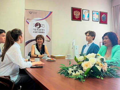 Министр образования и науки Калмыкии встретилась с выдающимися выпускниками республики