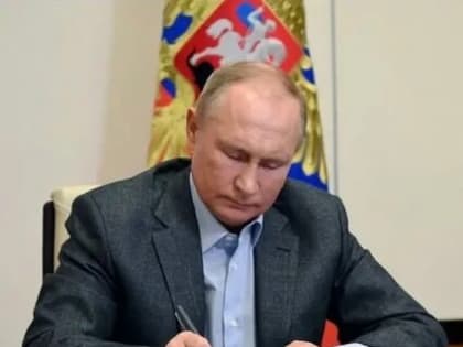 Путин поручил в 2022 году повысить прожиточный минимум и МРОТ