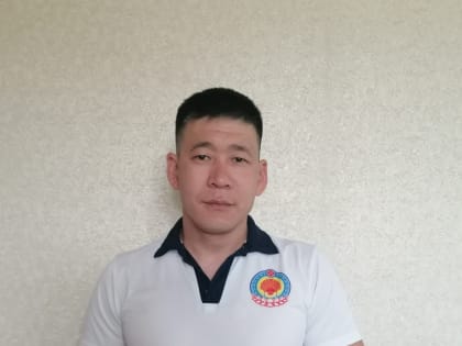 В Калмыкии спортсмен Эрдня Хаптаев спас из горящего автомобиля троих людей