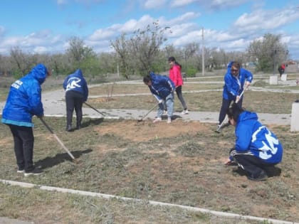 В Юстинском районе прошел субботник