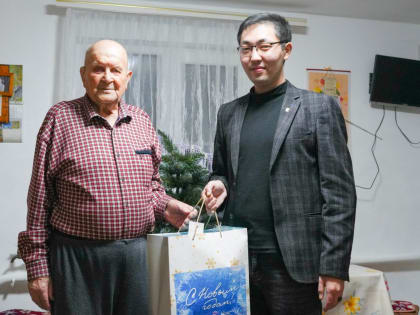 Партийцы принимаю активное участие во Всероссийской акции «С Новым годом, ветеран!»