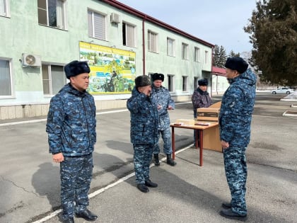 Полицейских Калмыкии поздравил замминистра регионального МВД