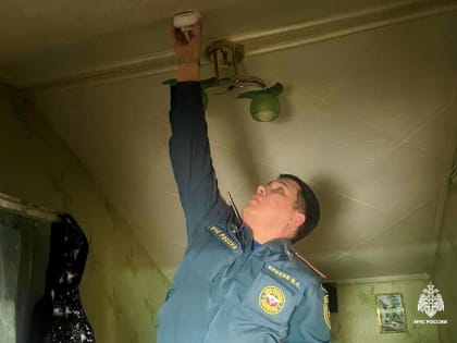 Спасатели Калмыкии устанавливают в домах пожарные извещатели