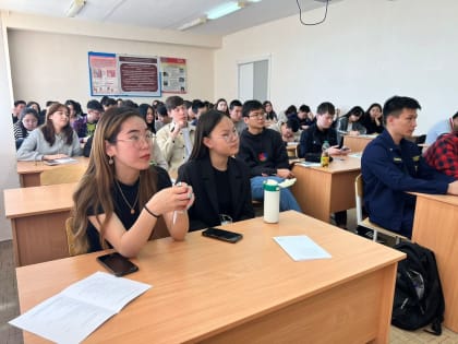 Студенты ФСПО на открытом занятии «Организационная структура бизнеса»