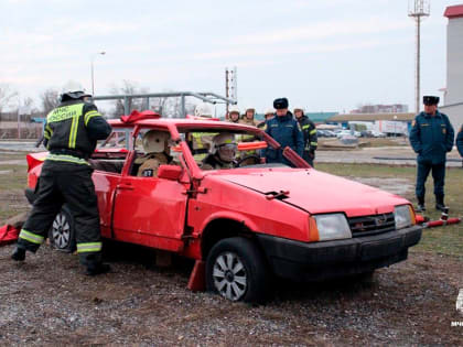 В Калмыкии определили лучших по проведению аварийно-спасательных работ на месте ДТП