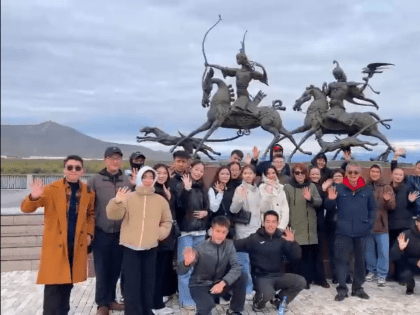 Театр танца из Калмыкии продолжает гастрольное турне по Уралу и Сибири