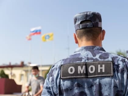 Калмыцкие бойцы ОМОНа отмечают профессиональный праздник