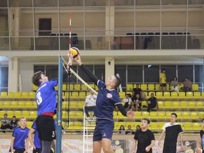 В Элисте завершился межрегиональный турнир по волейболу