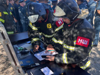 Сегодня, в рамках школы оперативного мастерства, на территории элистинского аэропорта состоялись пожарно-тактические учения