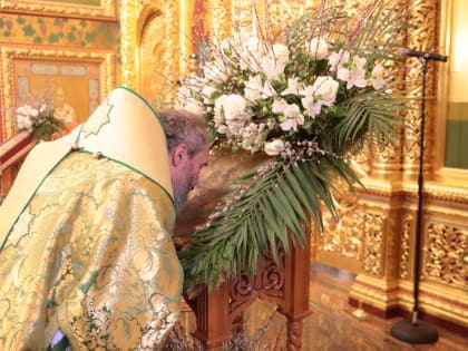 В праздник Входа Господня в Иерусалим архиепископ Юстиниан совершил Литургию в Казанском соборе Элисты