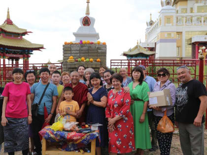 В «Золотой обители Будды Шакьямуни» завершили установку 108 Ступ