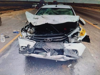 В Калмыкии столкнулись три легковых автомобиля и грузовик