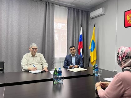 Депутаты проводят приемы граждан