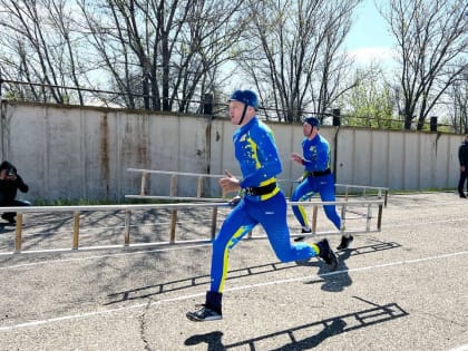 В Элисте стартовали республиканские соревнования по пожарно-спасательному спорту среди подразделений регионального МЧС