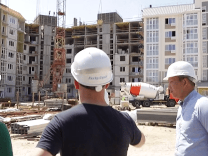 В Элисте строительство нового дома для обманутых дольщиков по адресу 9/50 близится к завершению