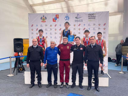 Спортсмены из Калмыкии стали победителями и призерами первенства ЮФО по греко-римской борьбе