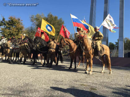 Парад кавалеристов и митинг в Элисте посвятили 80-летию освобождения Калмыкии от немецко-фашистских захватчиков