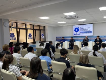 В Штабе общественной поддержки открылась фотовыставка, приуроченная к годовщине вхождения в состав России новых субъектов