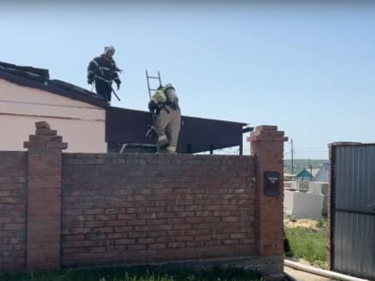 Пожарные Элисты ликвидировали пожар в частном доме