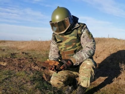 В Калмыкии взрывотехники ОМОН уничтожили боеприпас времен Великой Отечественной войны