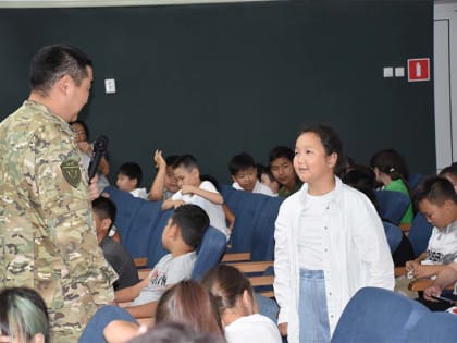 Калмыцкие бойцы ОМОН присоединились к акции «каникулы с Росгвардией»