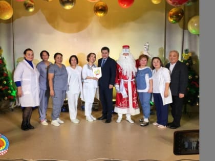 В республиканской больнице им. П.П. Жемчуева подвели итоги уходящего года с участием спикера Народного Хурала  Артема Михайлова, вице-премьера Марины Ользятиевой и министра Булата 