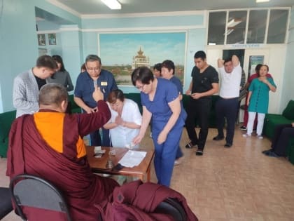 В Центре крови Калмыкии в преддверии праздника Зул провели обряд долголетия