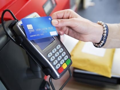 Жители Калмыкии оплатили товары и услуги картами более 15 млн раз