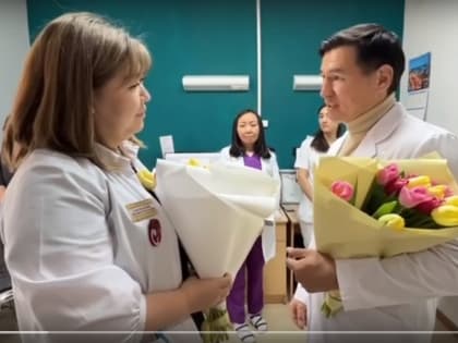 Глава Калмыкии  поздравил женщин с праздником