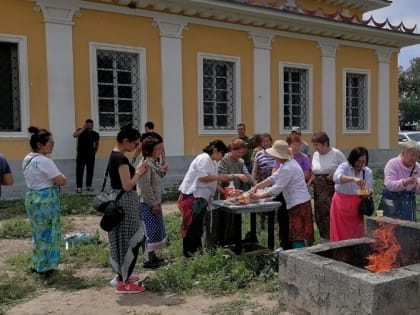 Настоятель калмыцкого хурула провел молебен в храме Астраханской области