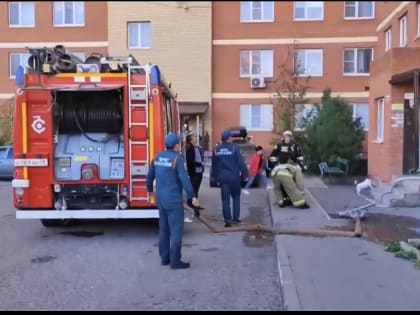 В 10-м микрорайоне Элисты произошел пожар