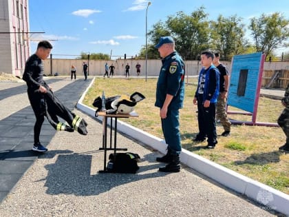 В Элисте проходят соревнования «Школа безопасности»