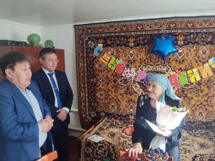 Жительницу Калмыкии с 90-летием поздравил Владимир Путин