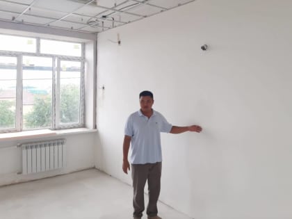 Зулта Цекиров проинспектировал ход капитального ремонта средней школы №4