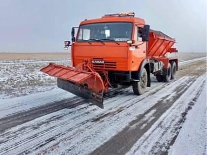 Региональные дороги освобождают из снежного плена