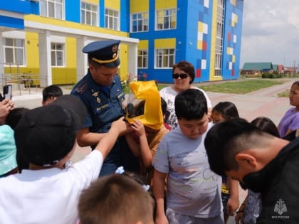 Спасатели Калмыкии провели в оздоровительном лагере урок для детей