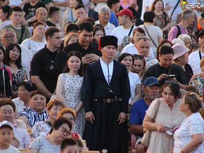 Жители Калмыкии громко отпраздновали День республики  